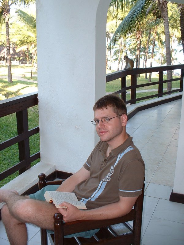 gal/Honeymoon/Mombasa and around/outside hotel.JPG